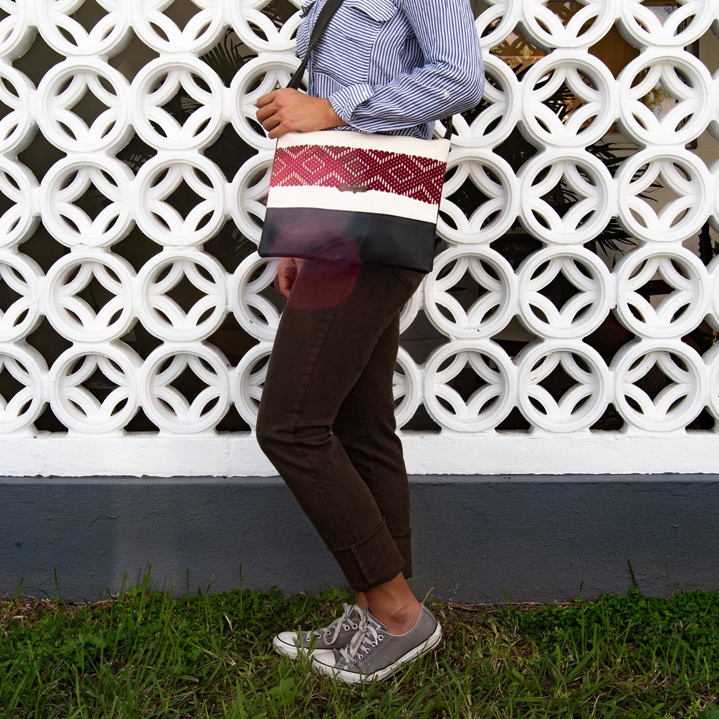 Cross-Body Bag in Black Leather with Burgundy Stripe.